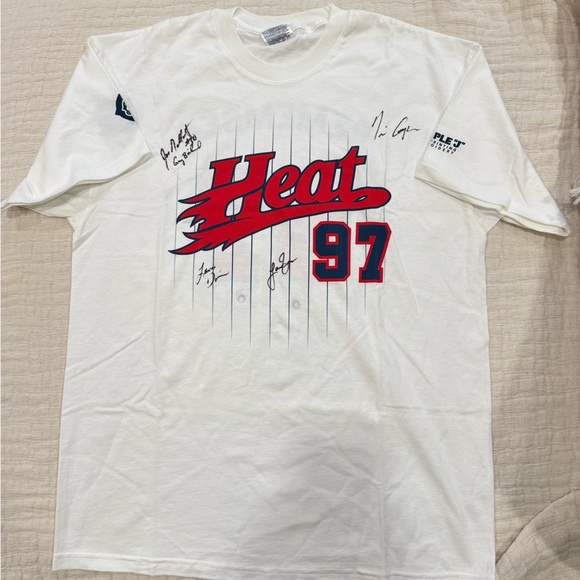 🔥 Vintage Chico Heat 97 Remember T-Shirt (Signed) – Size L - Picture 1 of 7